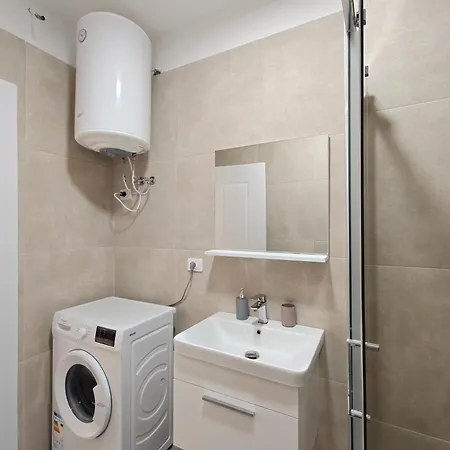 Apartment Ds *